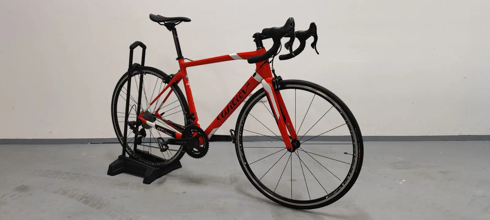 Wilier gtr team on sale chorus road bike