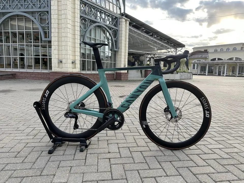 Canyon Aeroad CF SLX 8 Disc Di2 utilizado en L buycycle