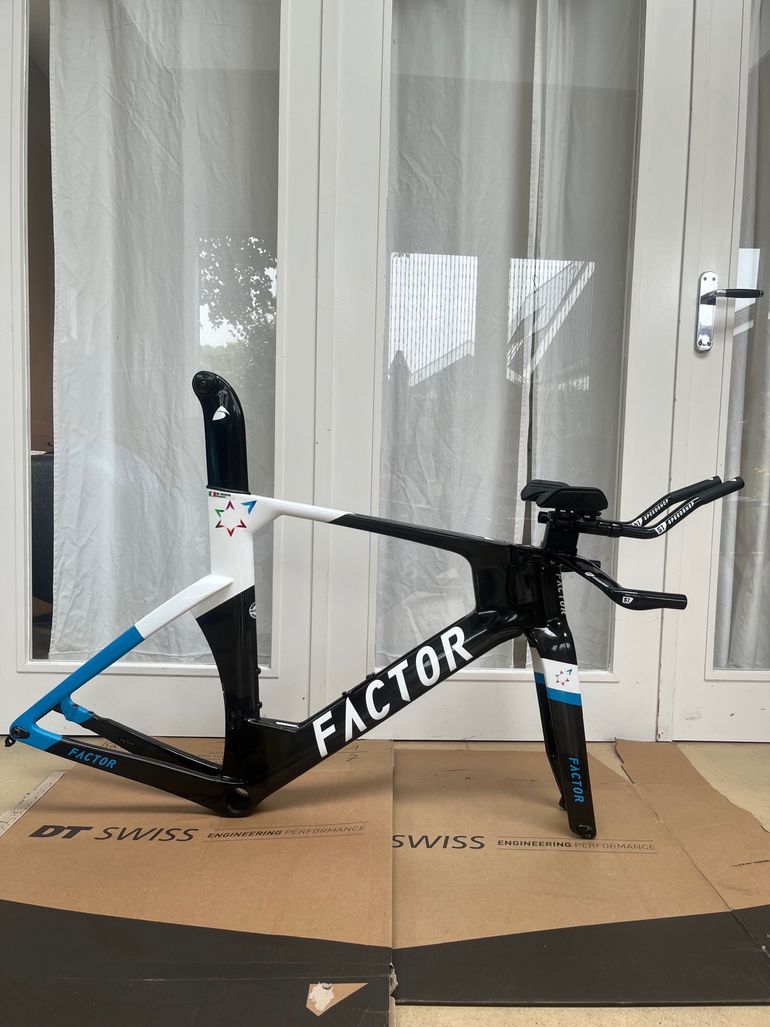 Used Factor SLiCK Disc 2022 Road & Gravel — image 1 of 7