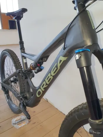 Used Orbea OCCAM M30 LT 2022 Mountainbike, Light Gray — image 3 of 3