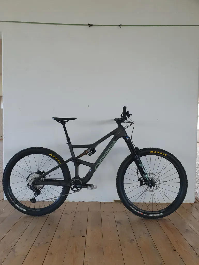 Used Orbea OCCAM M30 LT 2022 Mountainbike, Light Gray — image 1 of 3