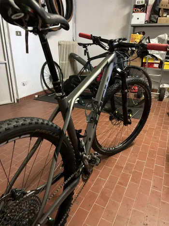 Used Trek Procaliber 9.8 SL 2018 Mountainbike, Light Gray — image 3 of 3