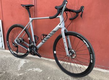 Used Canyon Grizl CF SL 7 2021 Road & Gravel, Hellgrau — image 3 of 6