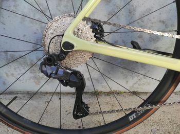 Used Canyon Endurace CF SL 8 Disc Di2 2023 Road & Gravel, Orange — image 4 of 9