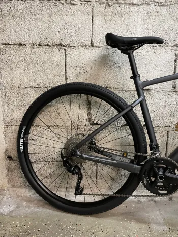 Used Focus ATLAS 6.7 2022 Road & Gravel, Light Gray — image 2 of 3
