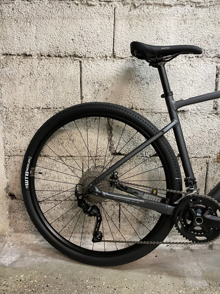 Used Focus ATLAS 6.7 2022 Road & Gravel, Light Gray — image 2 of 3