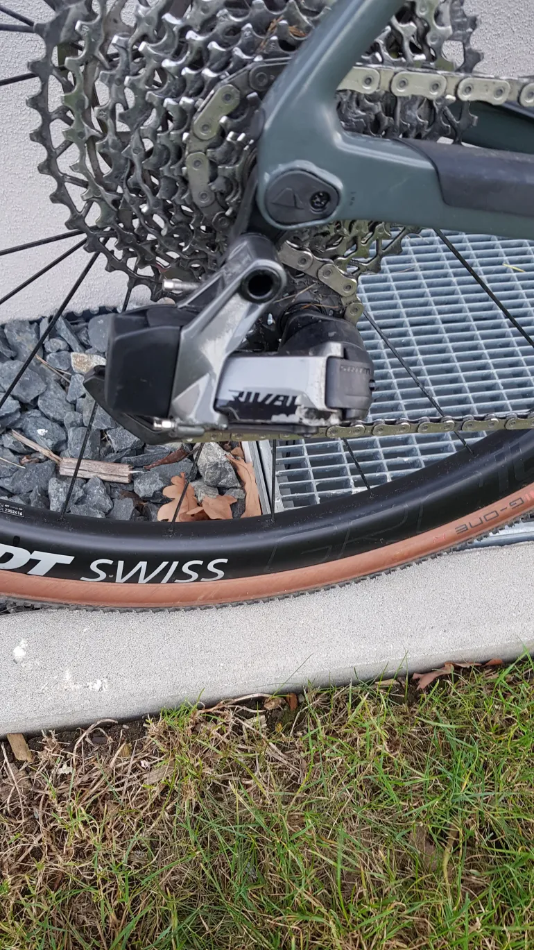 Used Canyon Grail CF SL 7 eTap 2023 Road & Gravel, Green — image 2 of 9