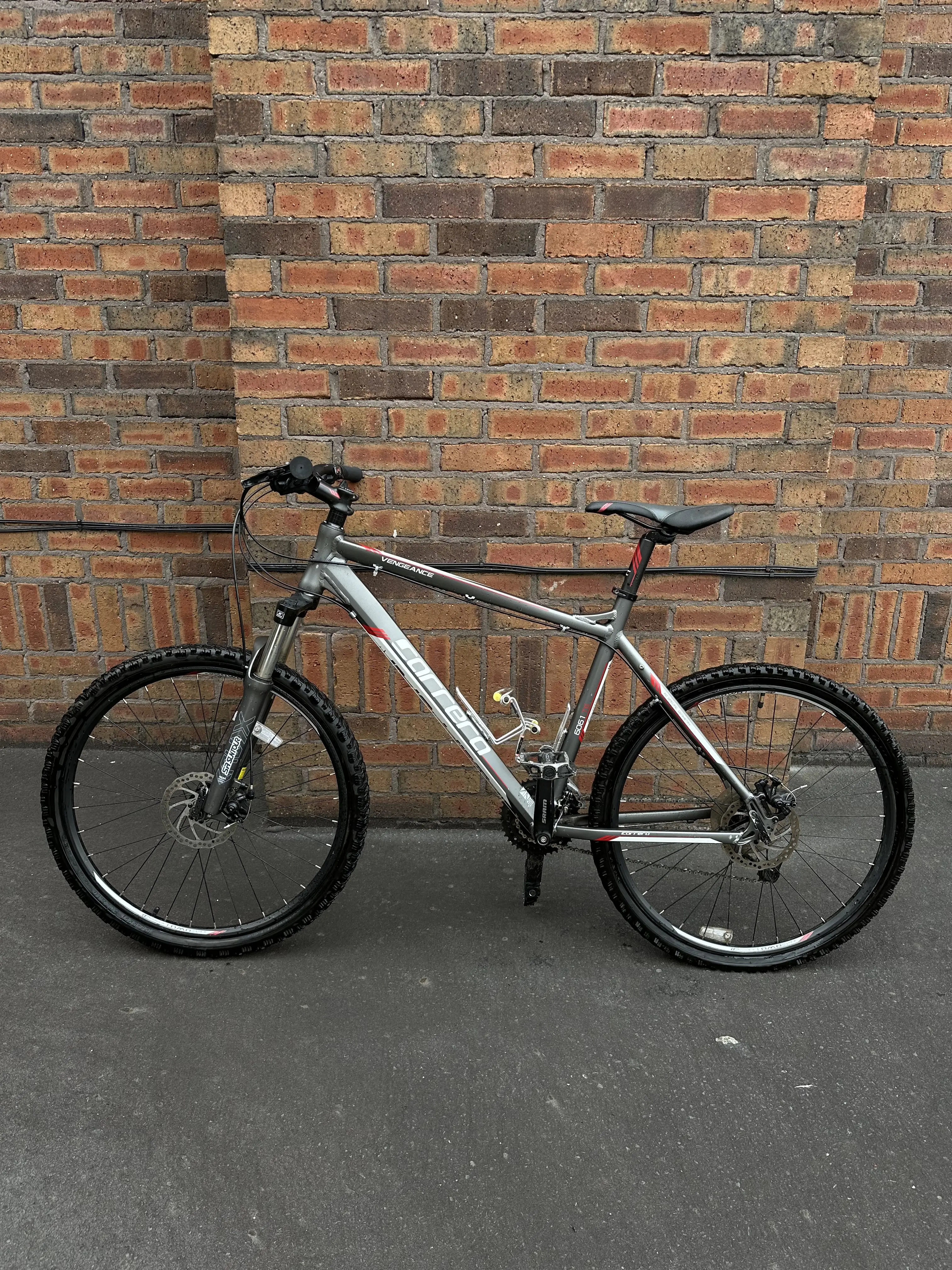 Carrera vengeance 27.5 mountain bike hot sale