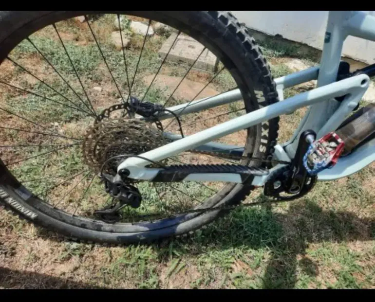 Used Focus JAM 6.9 2022 Mountainbike, White, 29 — image 2 of 3