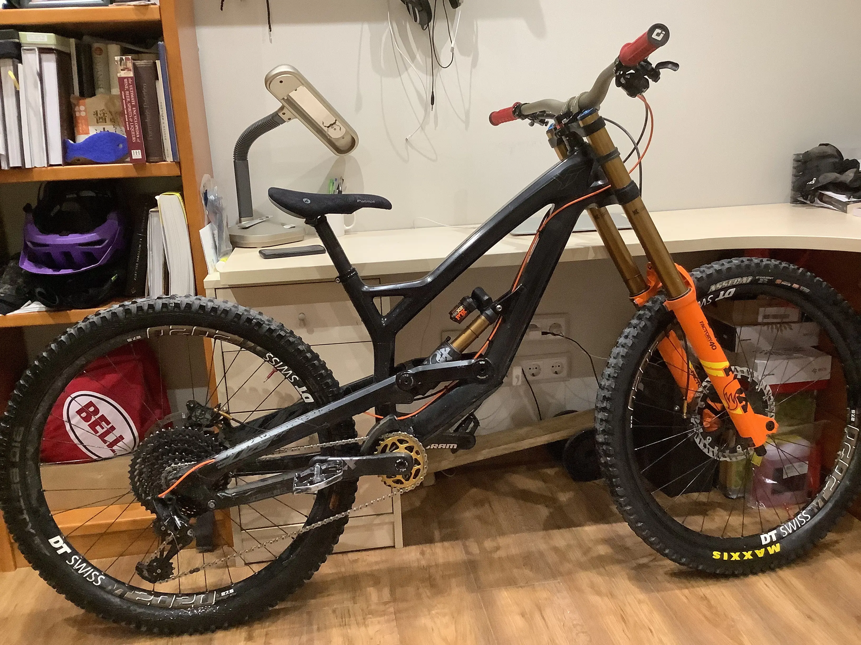 YT Industries Tues CF Pro Race