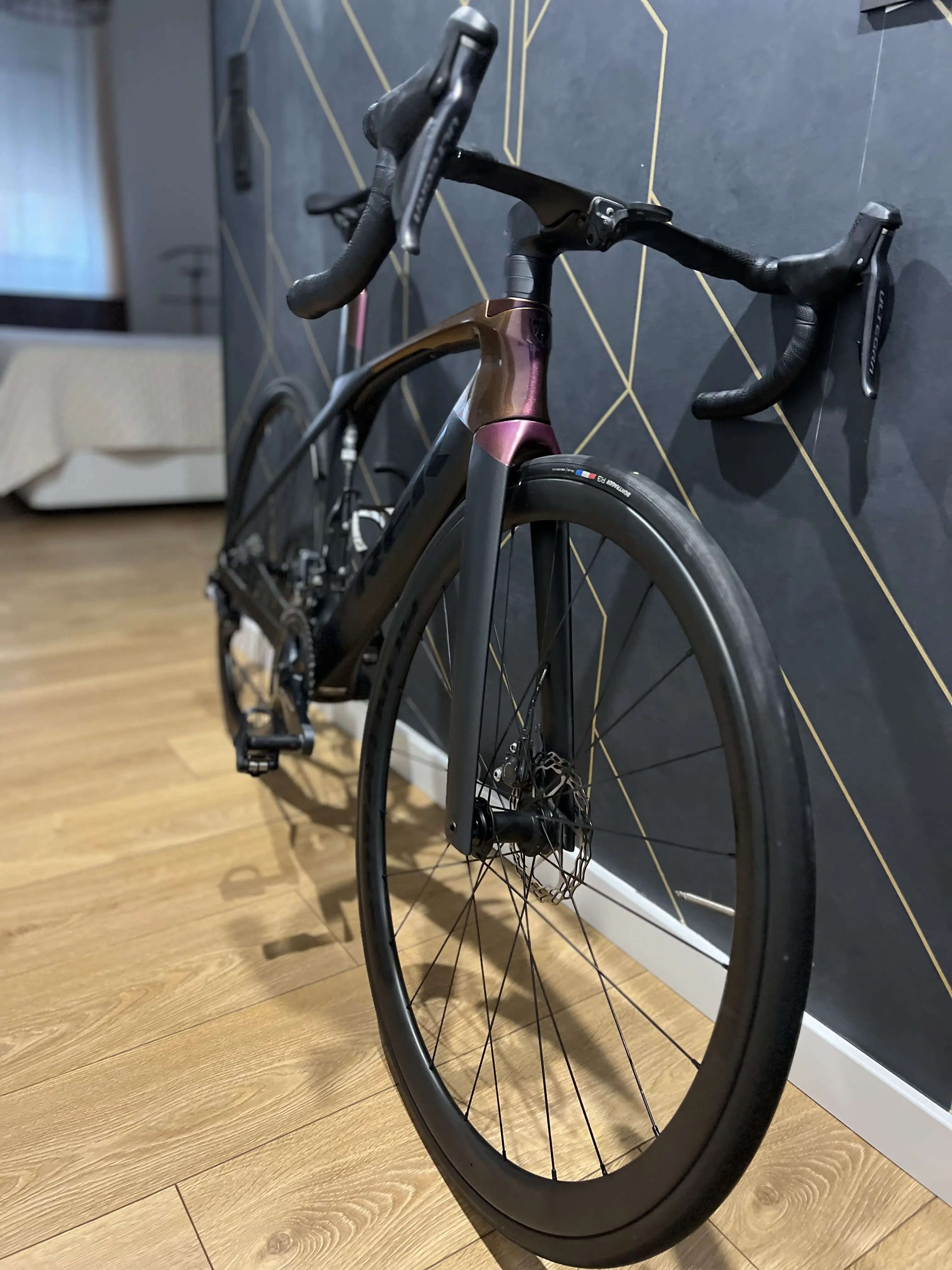 Trek madone slr 7 disc deals 2019