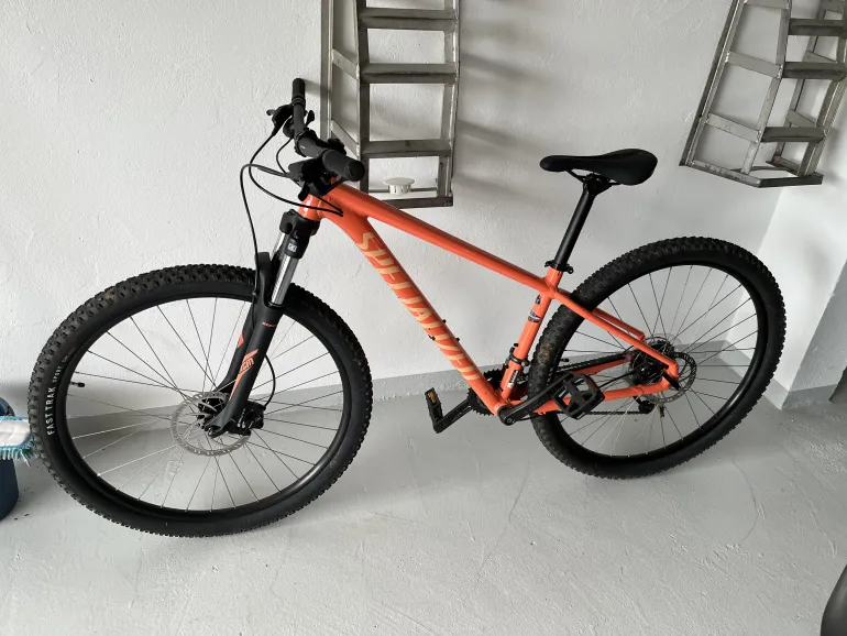 Specialized rockhopper best sale 2021 sport