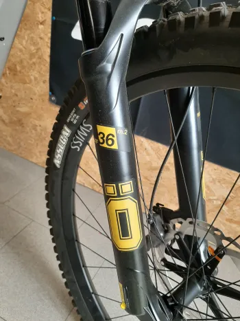 Used Lapierre Spicy CF 7.9 2021 Mountainbike, Light Gray — image 3 of 3