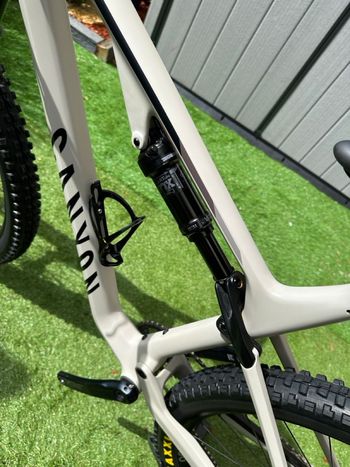 Used Canyon Lux Trail CF 6 2023 Mountainbike — image 6 of 11
