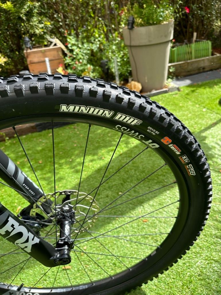 Used Canyon Lux Trail CF 6 2023 Mountainbike — image 9 of 11