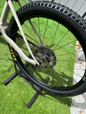 Used Canyon Lux Trail CF 6 2023 Mountainbike — image 8 of 11