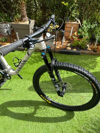 Used Canyon Lux Trail CF 6 2023 Mountainbike — image 11 of 11