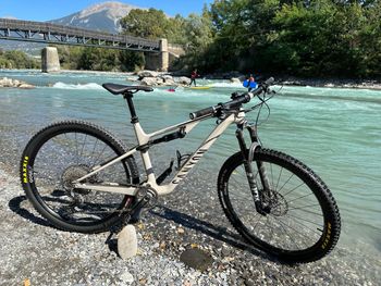Used Canyon Lux Trail CF 6 2023 Mountainbike — image 1 of 11