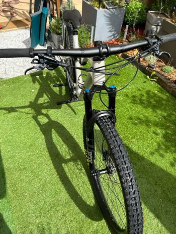Used Canyon Lux Trail CF 6 2023 Mountainbike — image 10 of 11