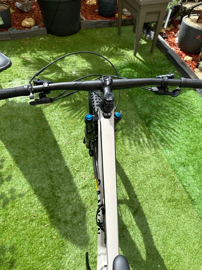 Used Canyon Lux Trail CF 6 2023 Mountainbike — image 7 of 11
