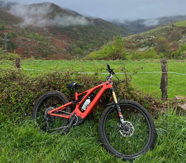 Used Specialized Turbo Levo Pro 2021 Mountainbike, Orange — image 1 of 15