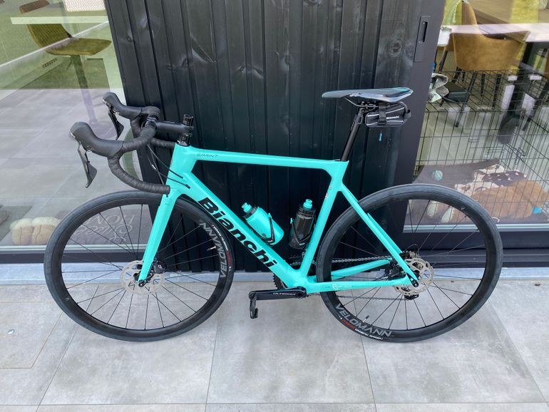 Bianchi sprint ultegra disc 2021 road bike hot sale