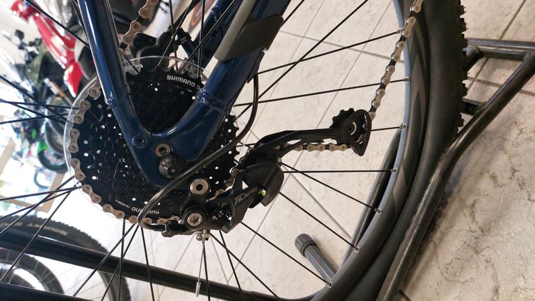 Used Giant Fathom E+3 2023 Mountainbike, Blue — image 4 of 5
