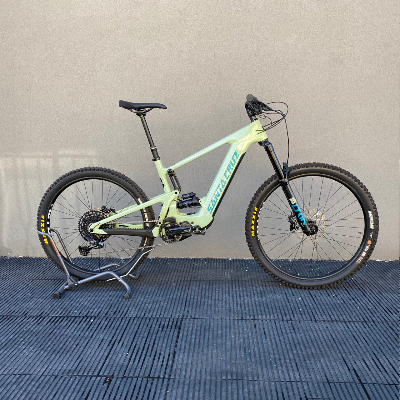 Santa Cruz HECKLER R Carbon C MX used in 57 cm buycycle UK