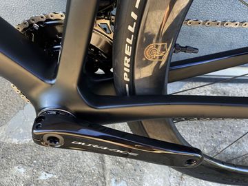 Colnago C68 Disc + Bora Ultra + Super Record EPS 2024 Road & Gravel d'occasion — image 7 sur 11