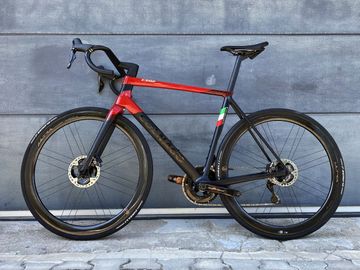 Colnago C68 Disc + Bora Ultra + Super Record EPS 2024 Road & Gravel d'occasion — image 3 sur 11