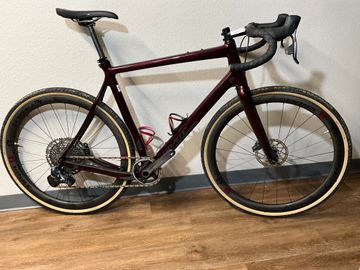 Used Pivot Vault Pro 2022 Road & Gravel