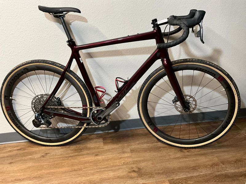Used Pivot Vault Pro 2022 Road & Gravel