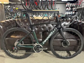 Brugt Pinarello DOGMA F SONIC GREEN 2023 Road & Gravel