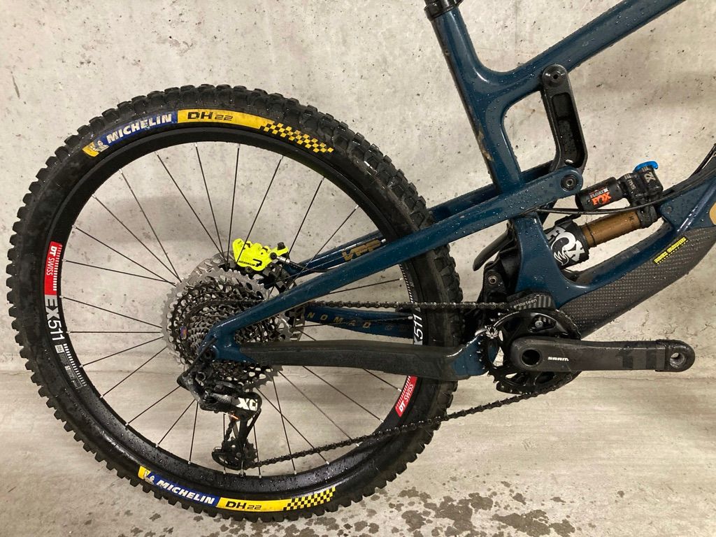 Santa Cruz Nomad Carbon CC X01 Reserve