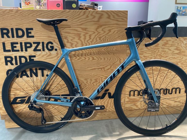 Used Giant TCR Advanced Pro, Disc 1 Di2 2023 Road & Gravel, Blue — image 1 of 5
