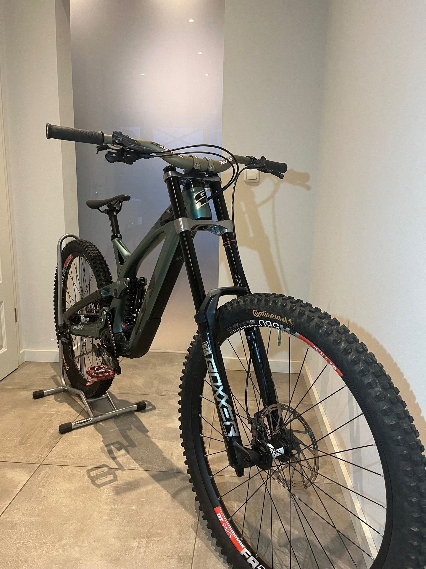 Gt fury pro 27.5 mountain deals bike 2018