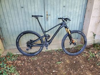 Used Lapierre Zesty AM CF 9.9 2021 Mountainbike, Schwarz — image 1 of 8