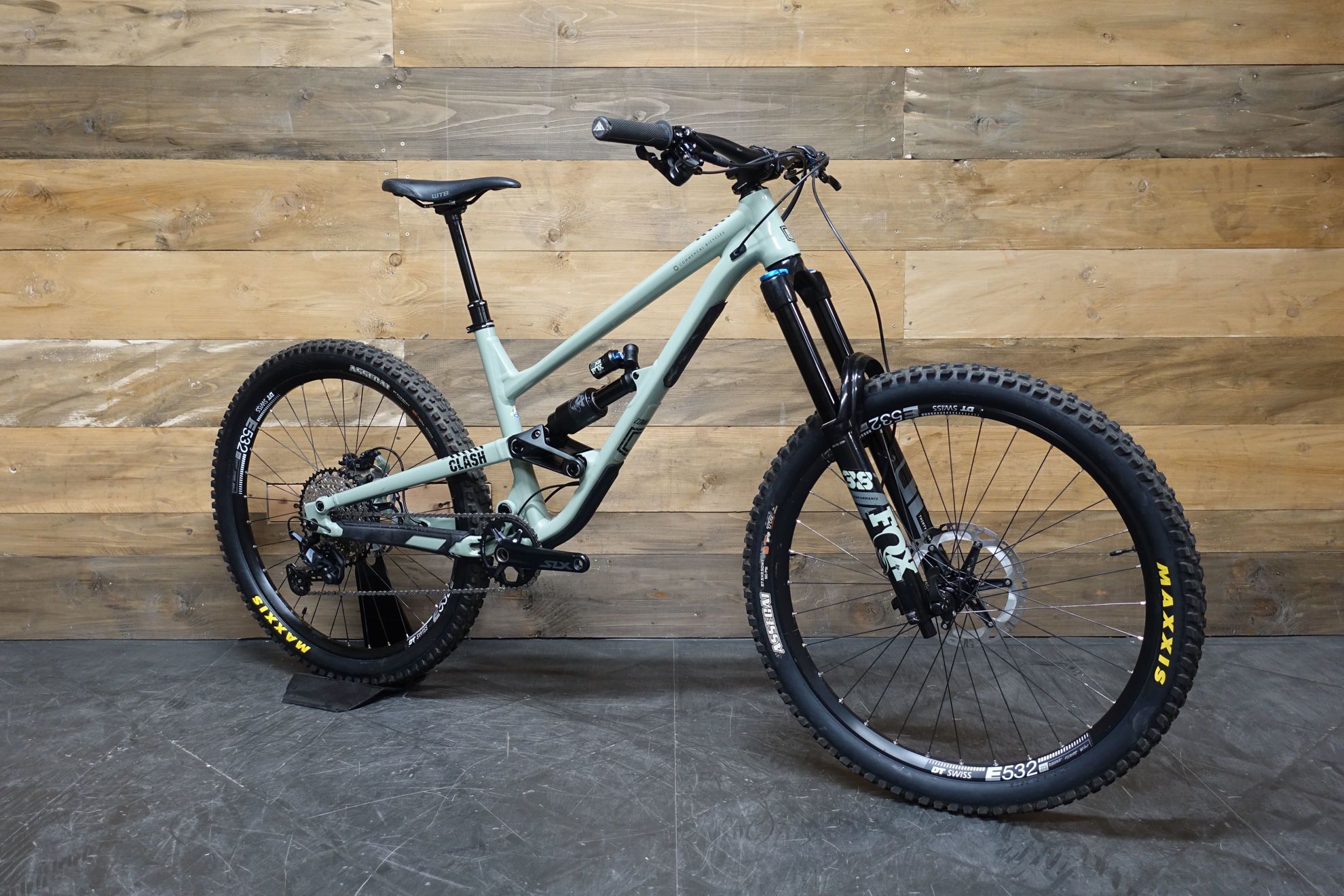 Commencal clash fox online essential