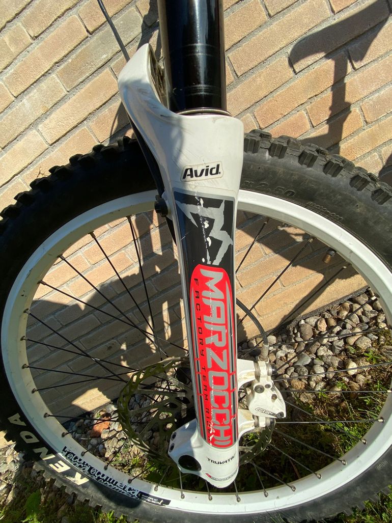 Used Commencal SUPREME DH 2010 Mountainbike, Red — image 6 of 7