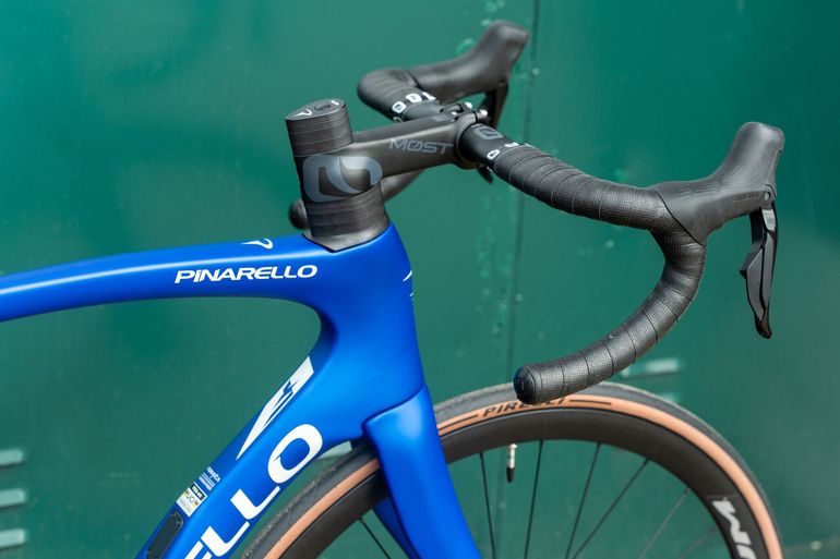 Used Pinarello F5 105 Di2 2023 Road & Gravel, Blau — image 3 of 3