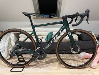 Used Scott Addict 20 disc 2022 Road & Gravel, Green — image 1 of 5