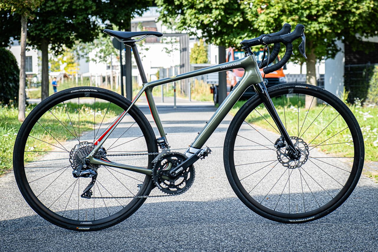 Cannondale Synapse Carbon Disc Ultegra Di2 used in 51 cm buycycle