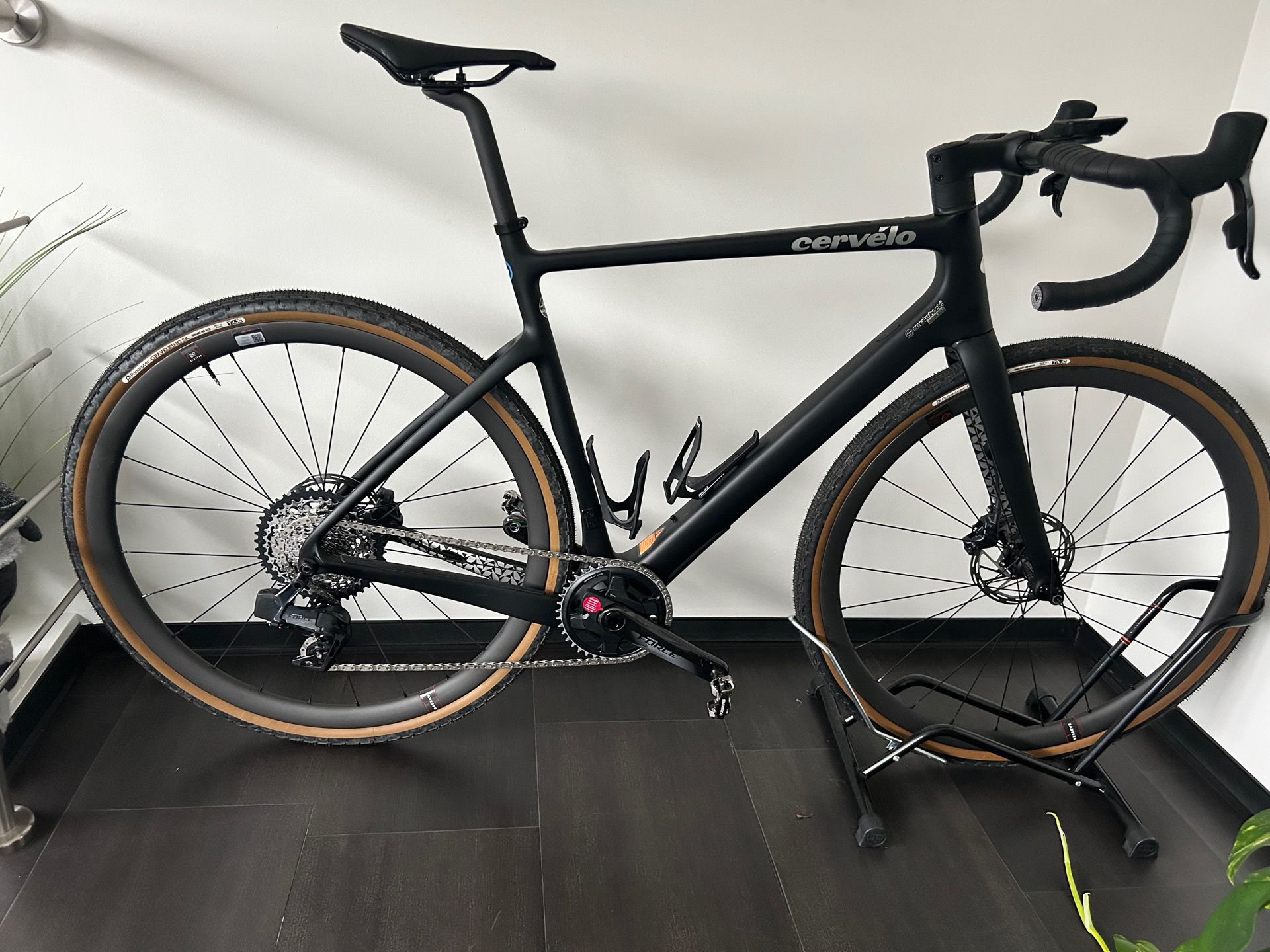 Cervélo Áspero-5 Force XPLR eTap AXS 1 Disc used in 56 cm | buycycle