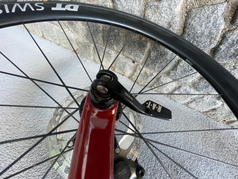 Used Focus IZALCO MAX 9.8 2022 Road & Gravel, Red — image 4 of 4