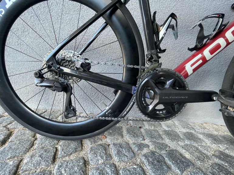 Used Focus IZALCO MAX 9.8 2022 Road & Gravel, Red — image 1 of 4