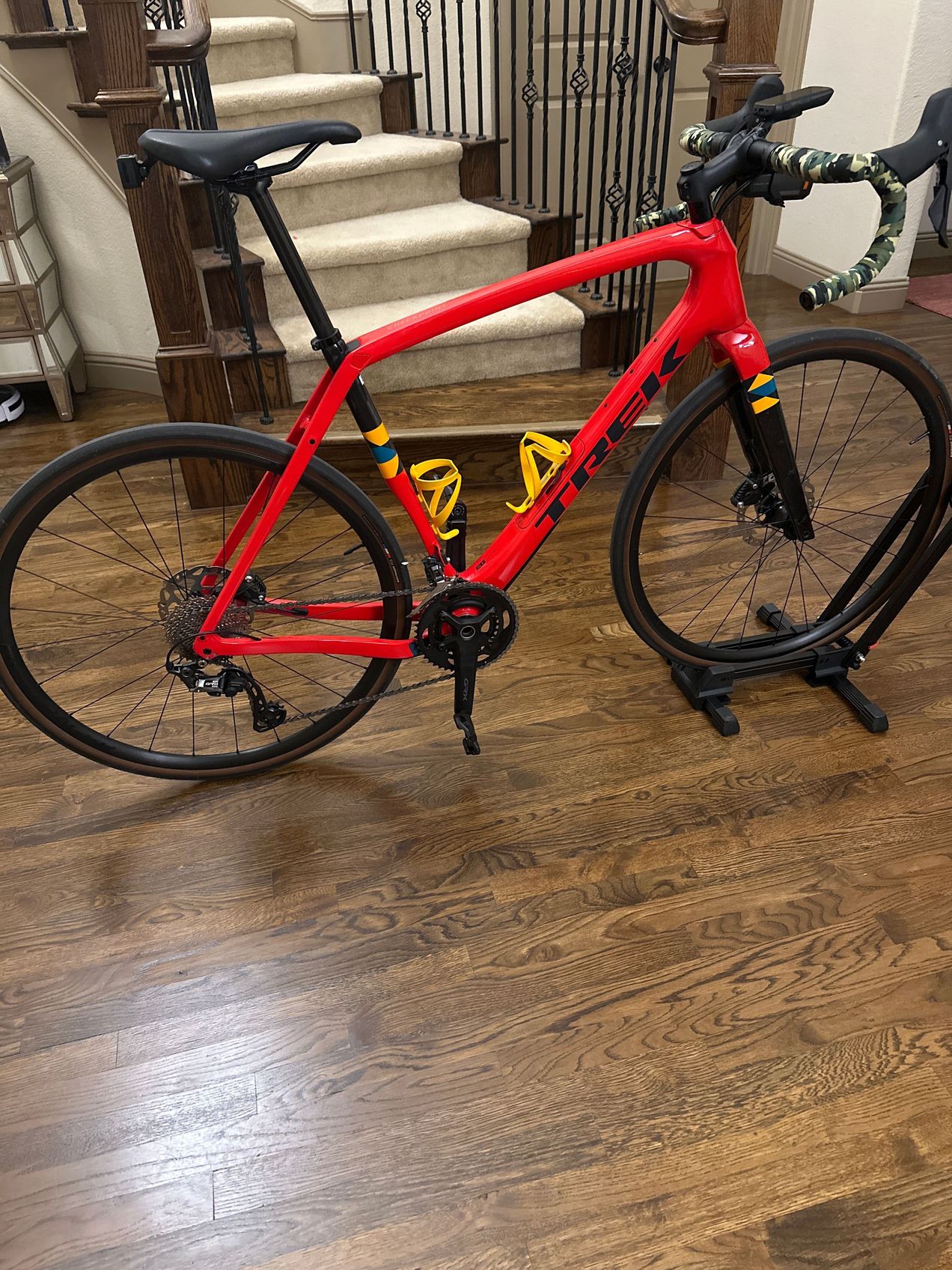 Trek checkpoint sl5 vs giant revolt advanced discount 2