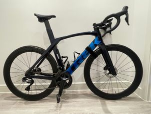 Trek madone sl 7 store disc 2020 road bike