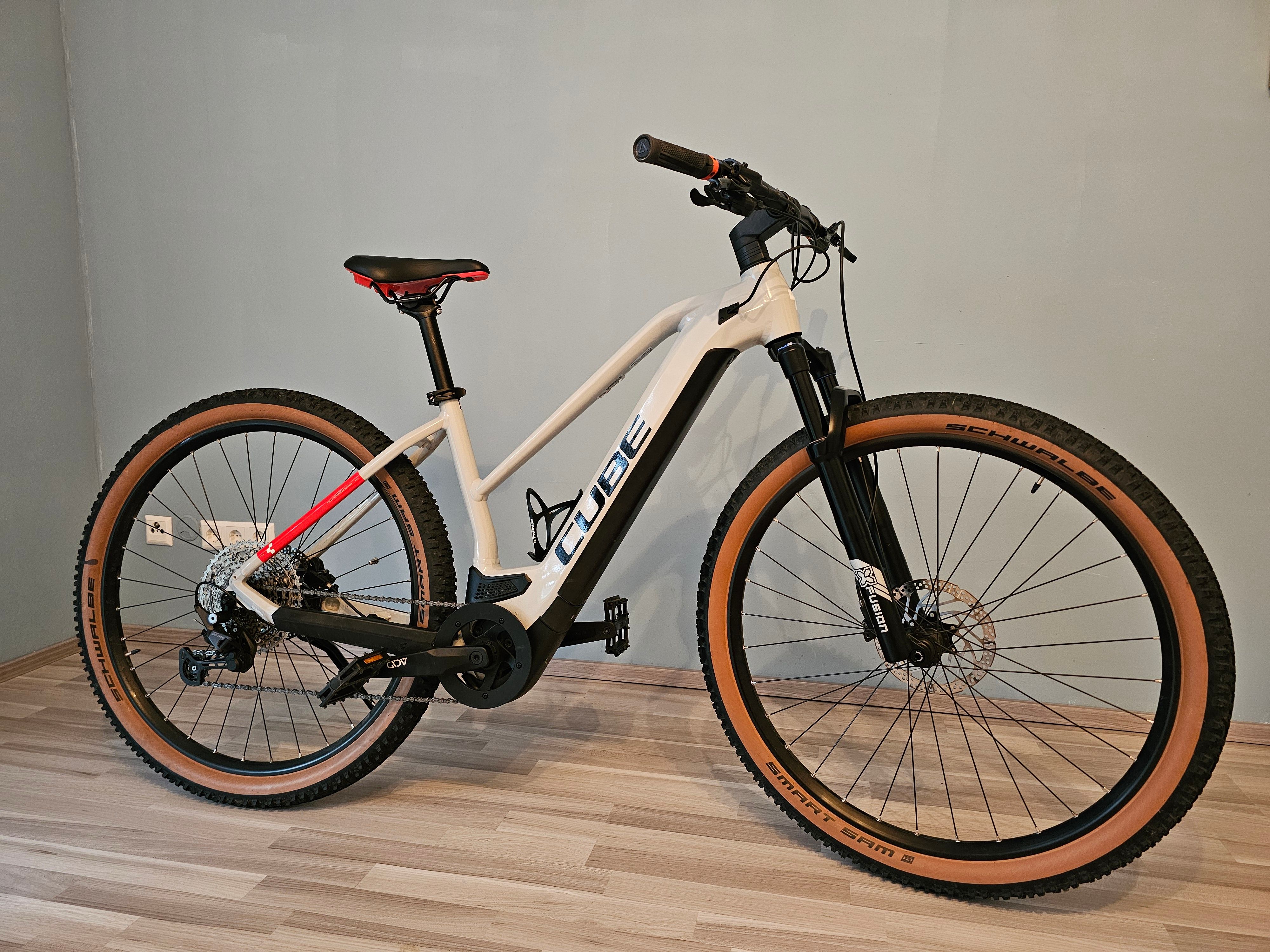 Test Cube Reaction Hybrid Pro 625 CUBE REACTION HYBRID PRO 625 Trapeze used in L | buycycle