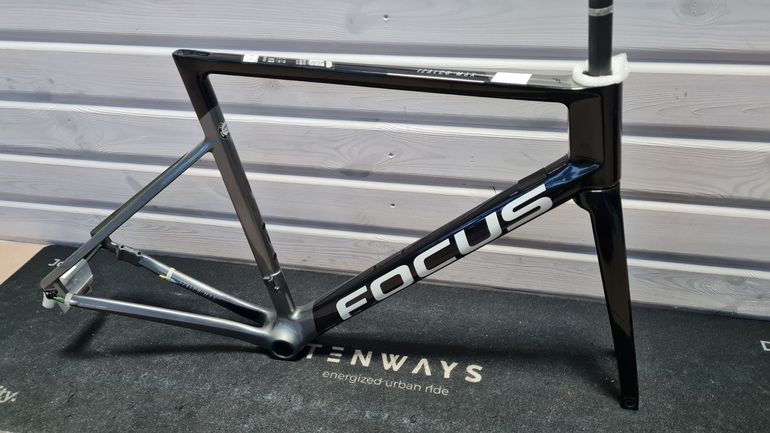 focus izalco race frameset
