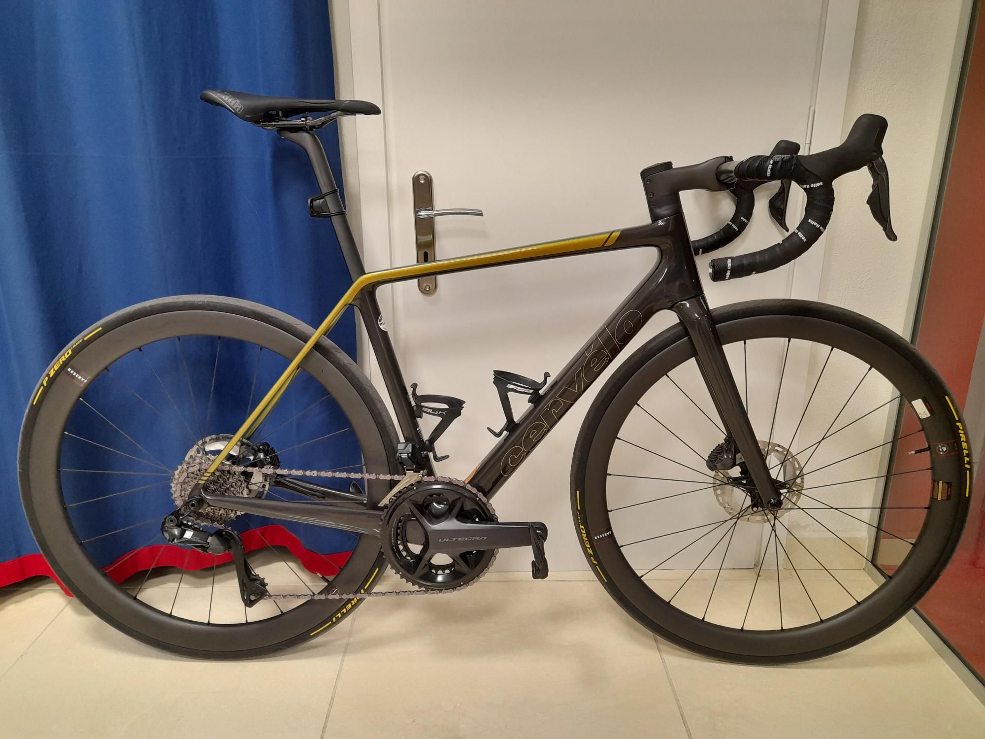 Cervélo R5 Ultegra Di2 Disc used in 54 cm | buycycle